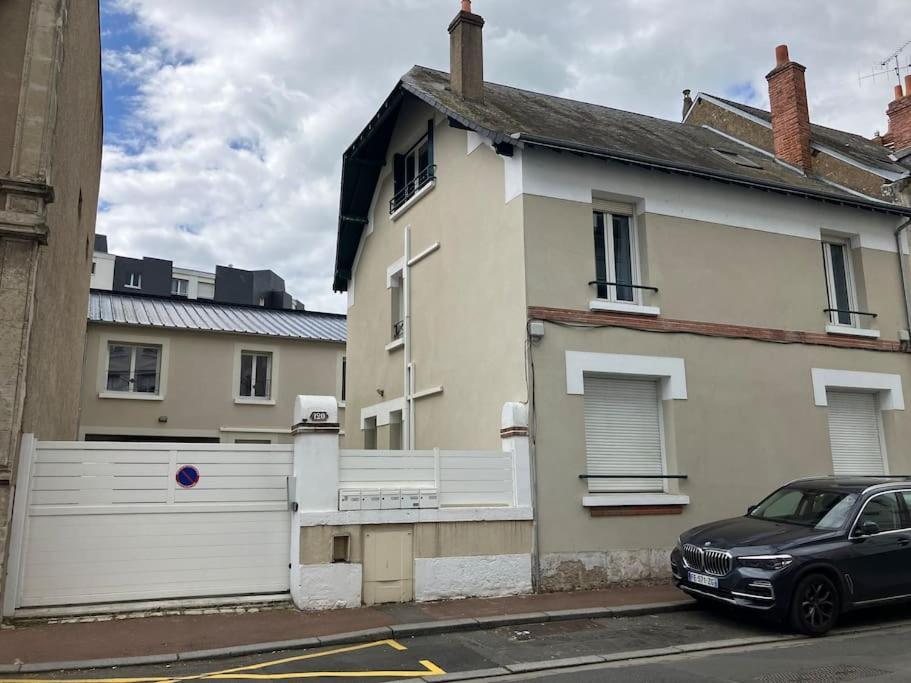 Appartement Spacieux En Centre Ville Vendome Exterior photo
